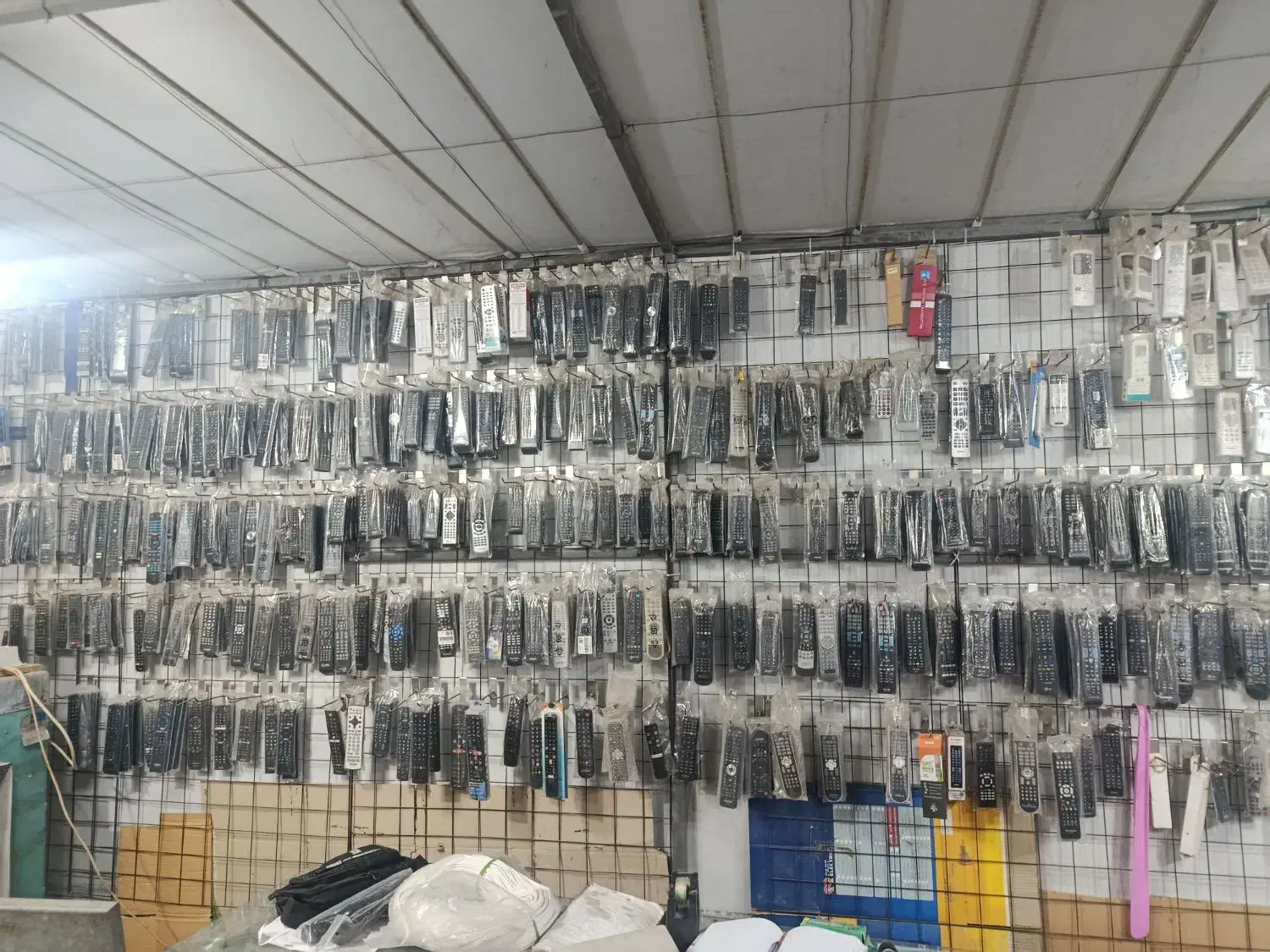 کنترل و ریموت تلویزیون و ...|صوتی و تصویری|پرند, فاز ۲|دیوار