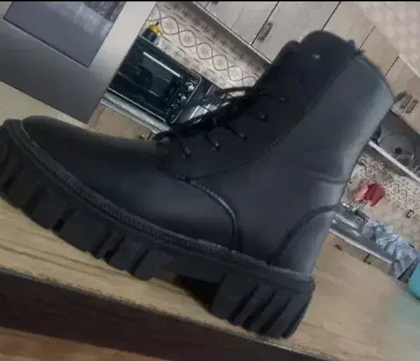 بوت نو|کیف، کفش، کمربند|دورود, |دیوار