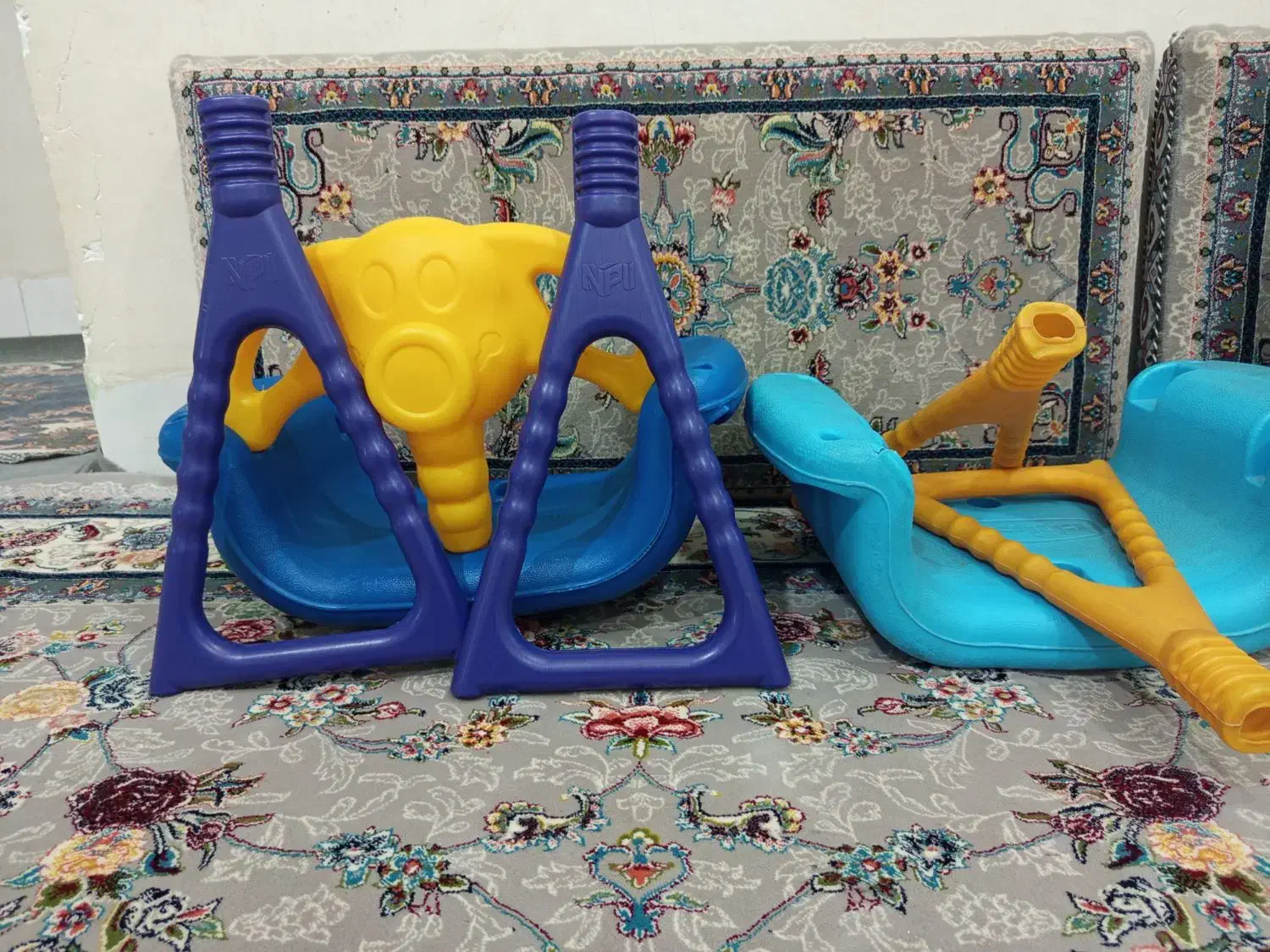 تاب|اسباب‌بازی بچه|مریوان, |دیوار