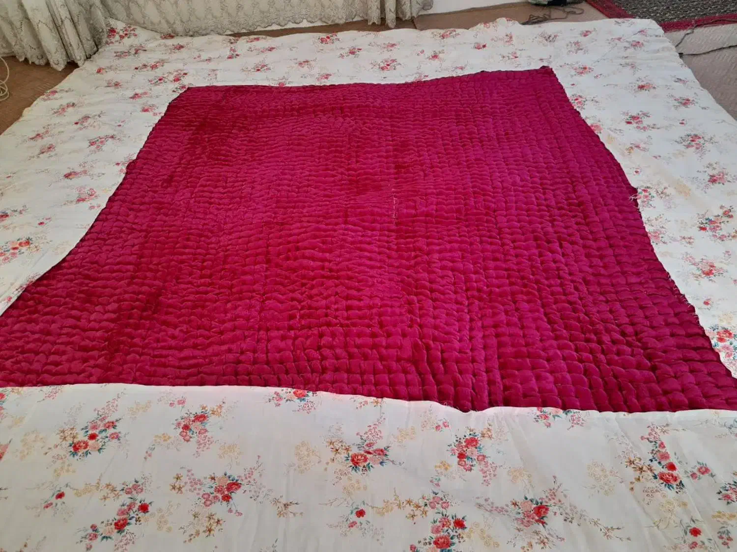 لحاف|رختخواب، بالش، پتو|برخوار, |دیوار