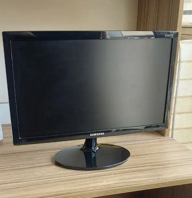 مانیتور ۱۹ اینچ سامسونگ در حد|قطعات و لوازم جانبی رایانه|تهران, امیرآباد|دیوار