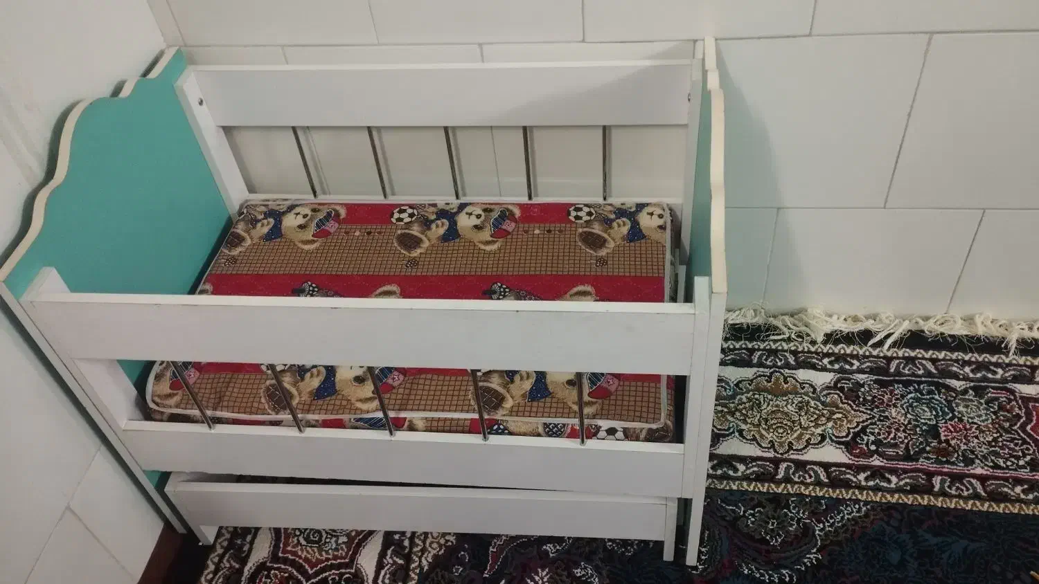 تخت وگهواره|تخت و صندلی بچه|یزد, |دیوار