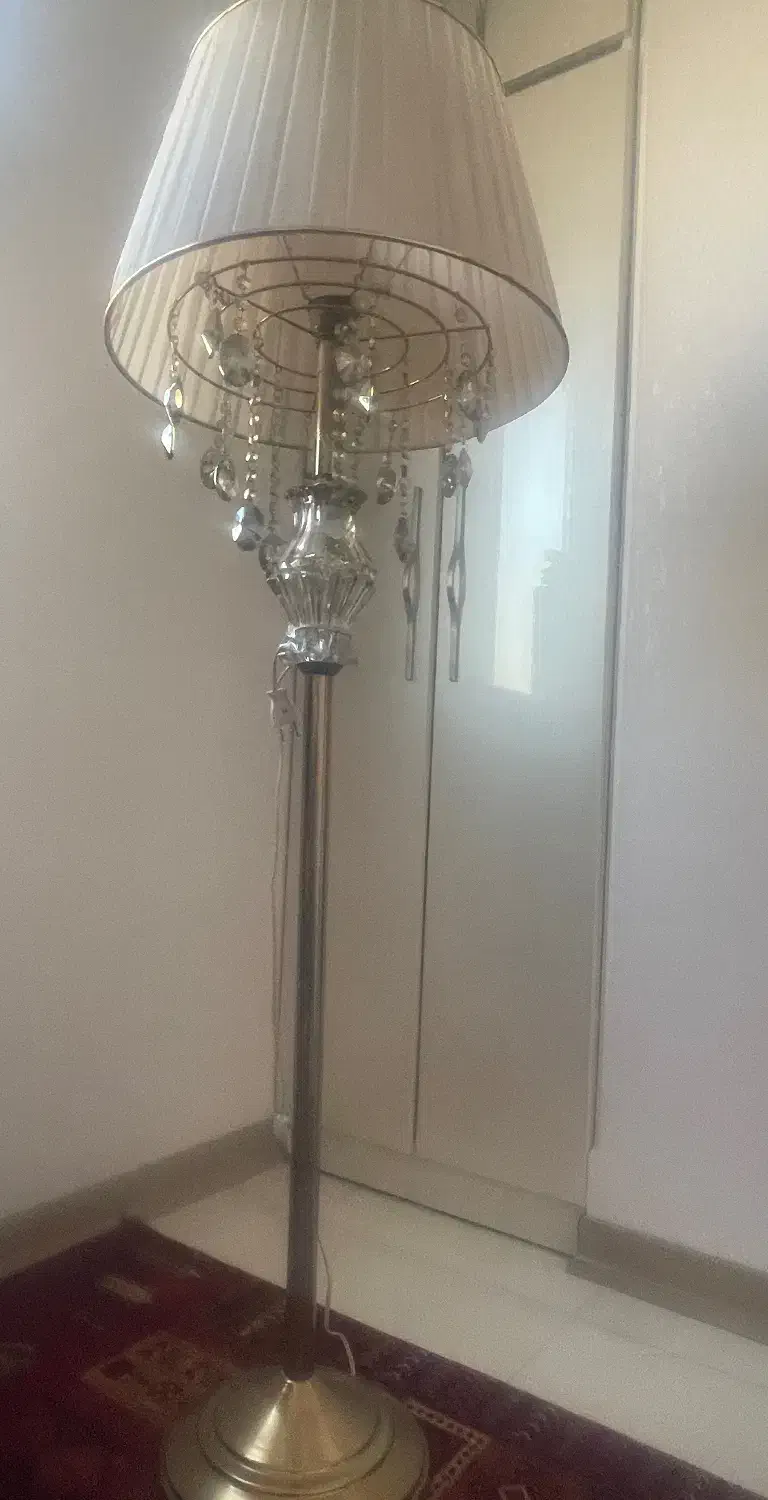 اباژور ایستاده|چراغ خواب و آباژور|تهران, شهرک بعثت|دیوار