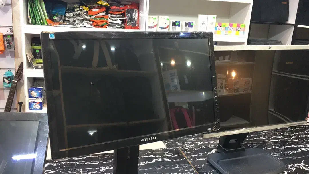 مانیتور 22 اینچ|رایانه رومیزی|یزد, |دیوار