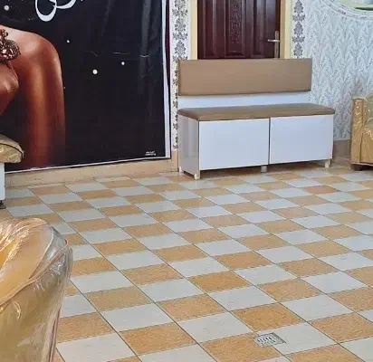 آیینه و صندلی|آرایشگاه و سالن‌های زیبایی|کاشان, کارگر|دیوار