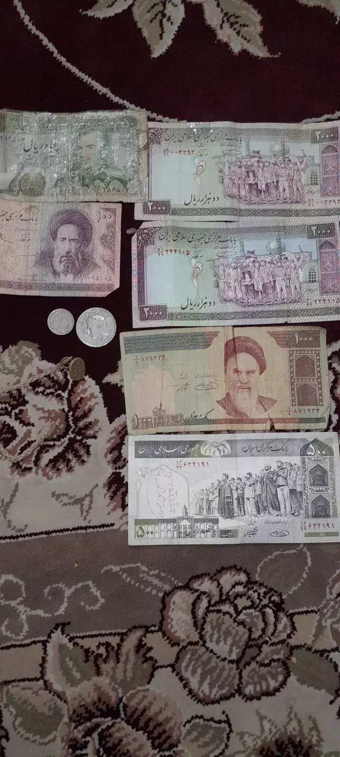 تعدادی سکه و اسکناس و مهر قدیمی.قیمت توافقی|کلکسیون سکه، تمبر، اسکناس|خمینی‌شهر, |دیوار