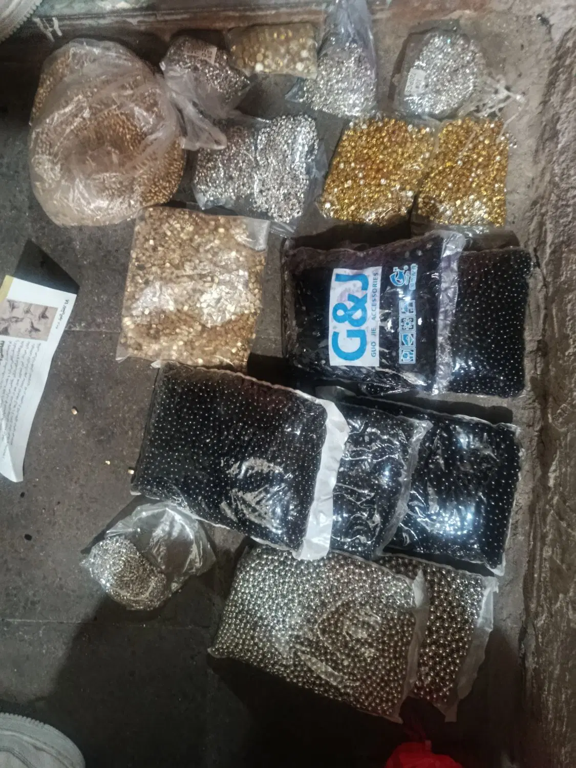 انواع خرج کار کریستال مروارید منجوق سنگ نگین...|صنایع دستی و سایر لوازم تزئینی|تهران, وصفنارد|دیوار