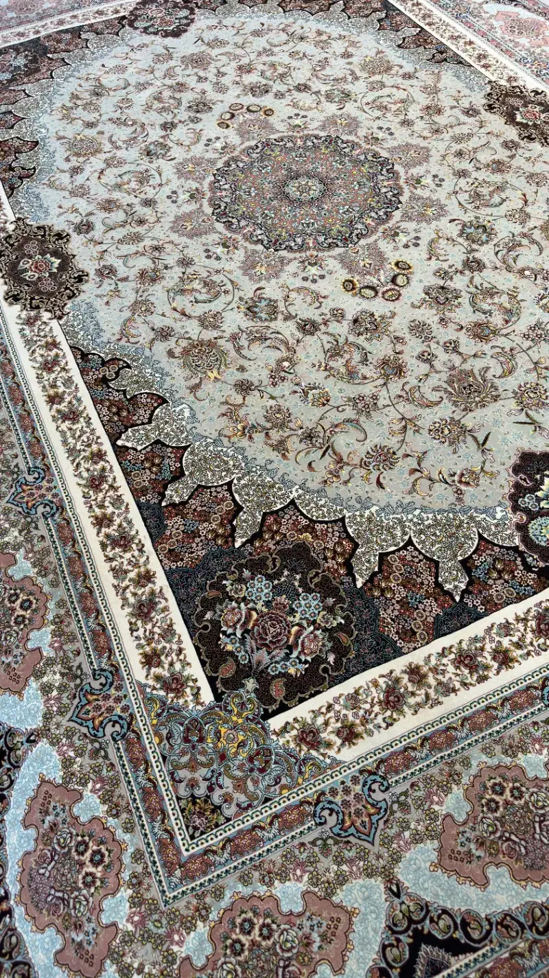 ۳ فرش عدد ۹ متری مشهد ۱۲۰۰ شانه تراکم ۳۶۰۰|فرش|اراک, |دیوار