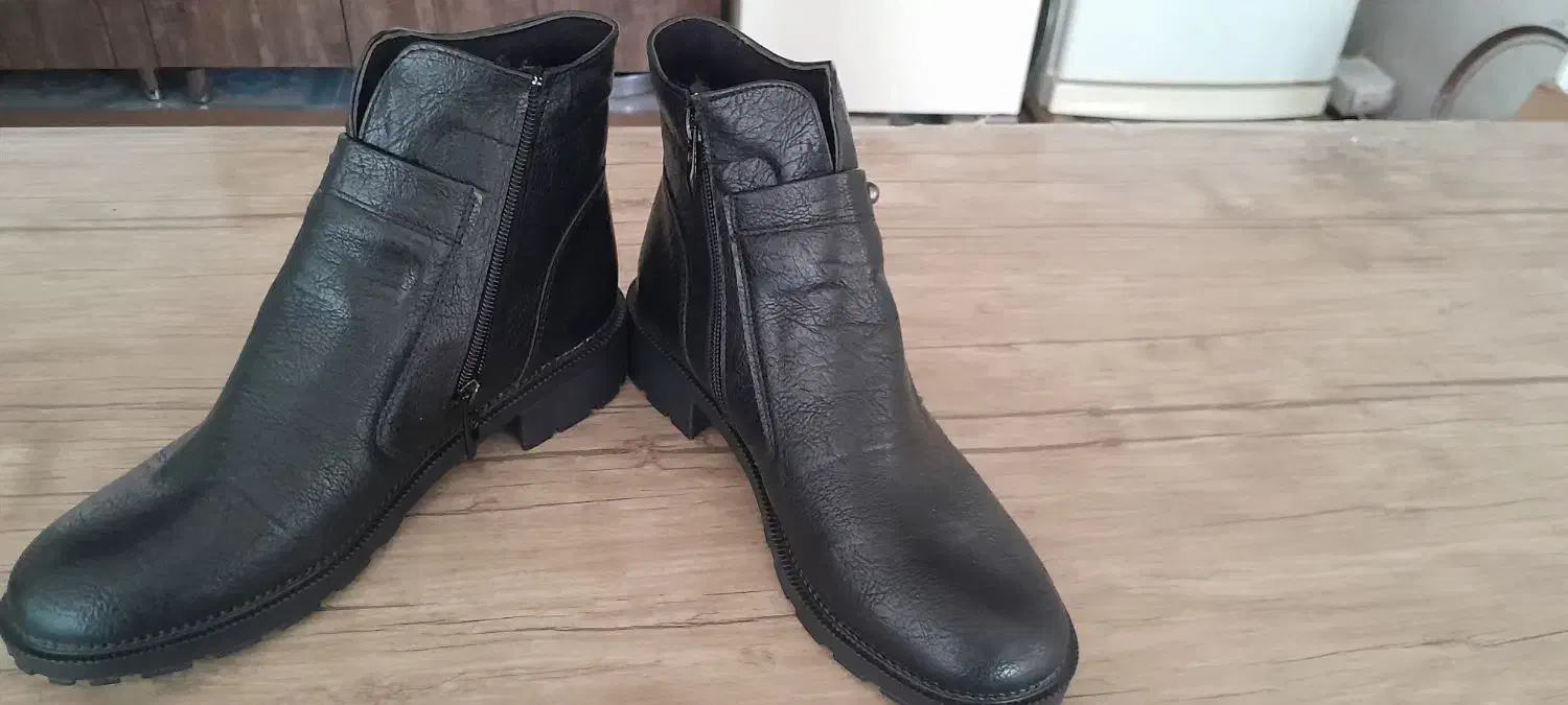 چکمه نیم بوت|کیف، کفش، کمربند|دورود, |دیوار