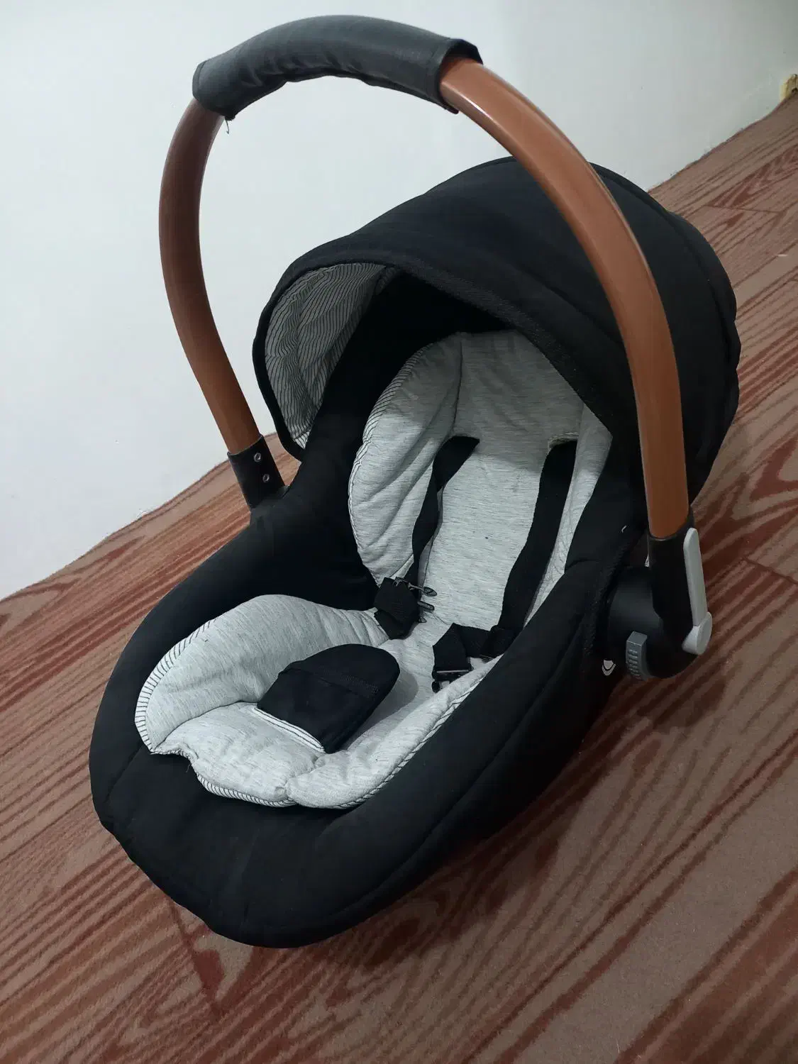 کریر|کالسکه و لوازم جانبی|مشگین شهر, |دیوار