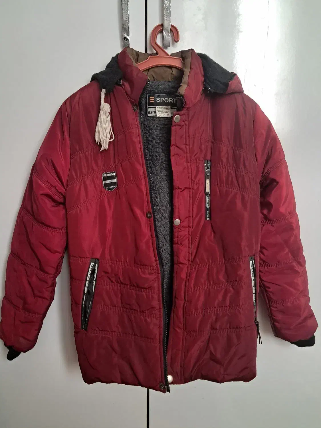 کاپشن نو ، لارج،مناسب سن ۸ تا ۱۱ سال ، زرشکی|کفش و لباس بچه|رشت, معلولین|دیوار