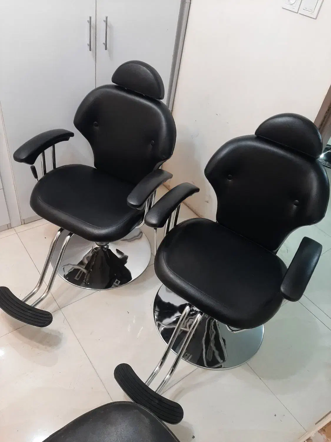 وسایل آرایشگاه درحدآک صندلی پدالی و غیره|آرایشگاه و سالن‌های زیبایی|مشهد, انقلاب|دیوار