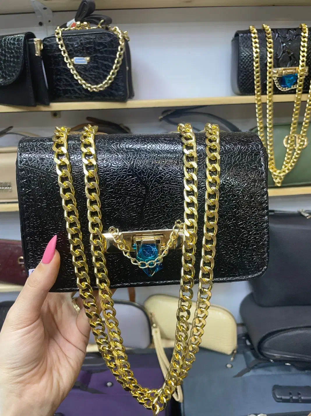 کیف|کیف، کفش، کمربند|قم, ارم|دیوار