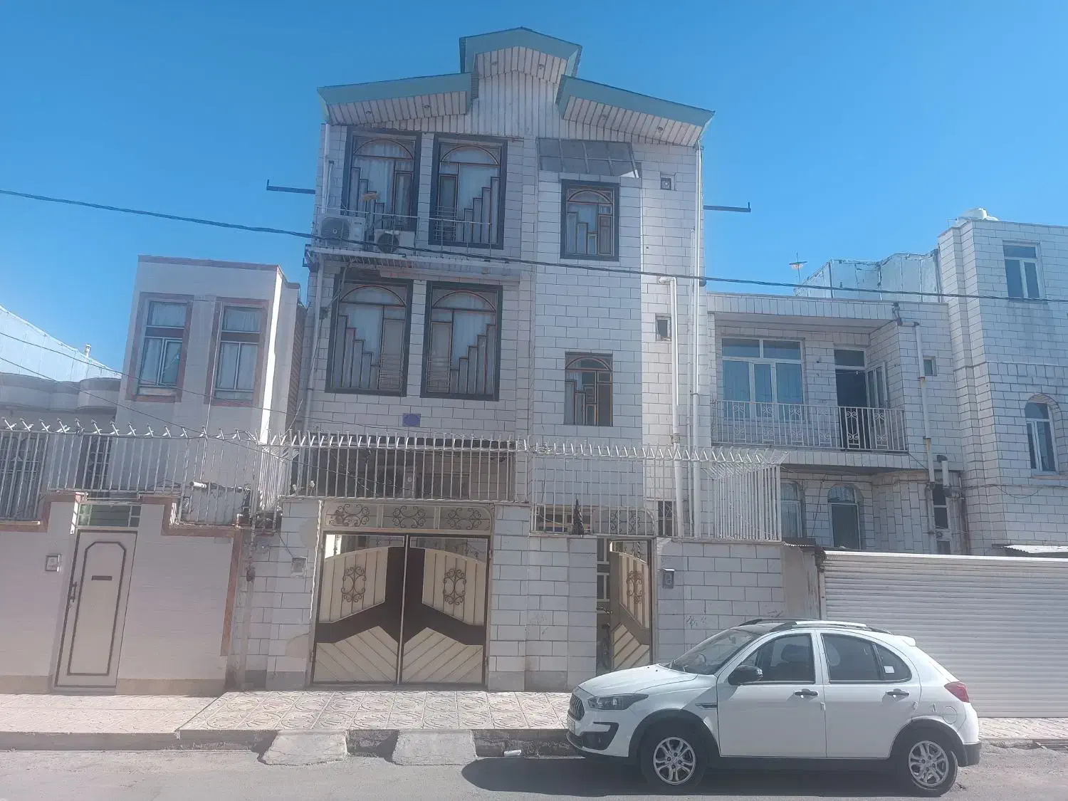 خانه سه طبقه محدوده فرهنگیان .قیمت توافقی|فروش خانه و ویلا|اسلامآباد غرب, |دیوار