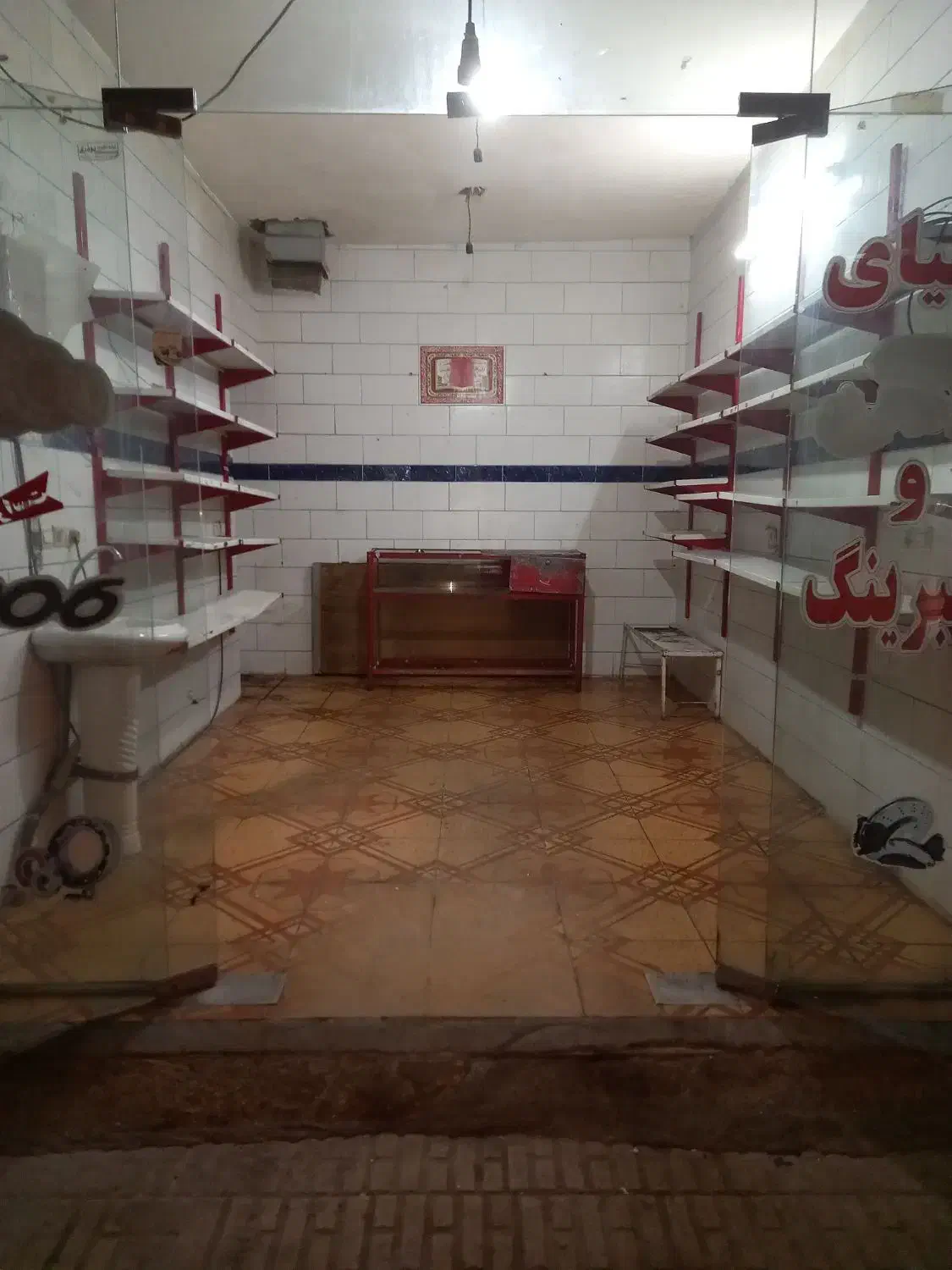 مغازه اجاره ای.|اجارهٔ مغازه و غرفه|فسا, |دیوار