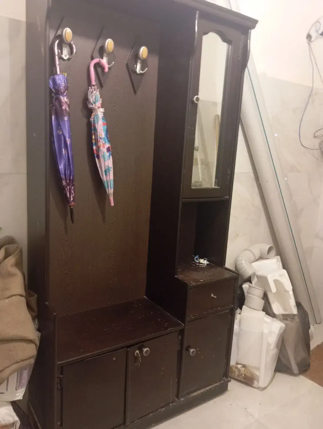 جاکفشی|جاکفشی، کمد، دراور|خوی, |دیوار