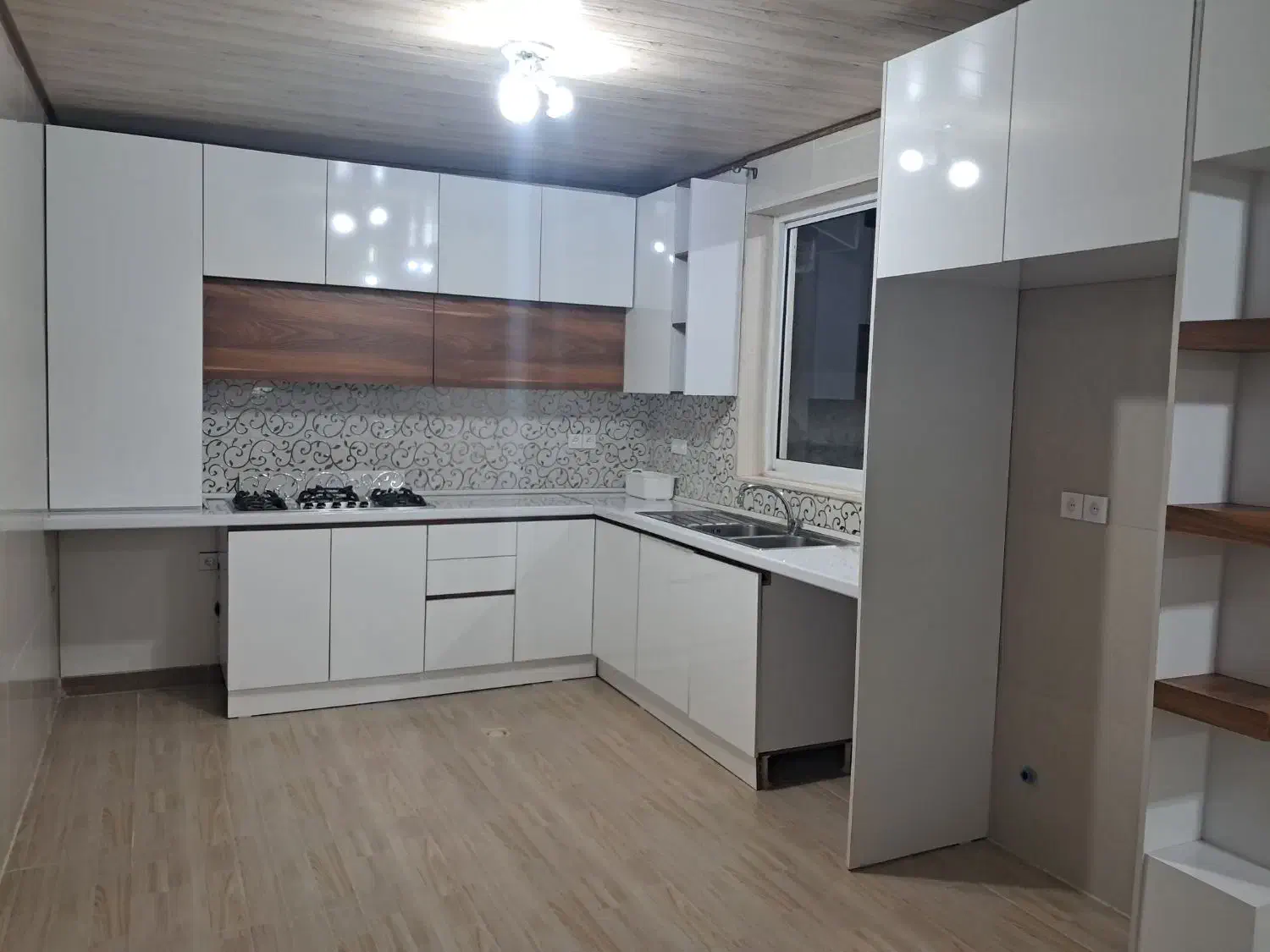 اجاره ویلایی|اجارهٔ خانه و ویلا|بندر انزلی, میان پشته|دیوار