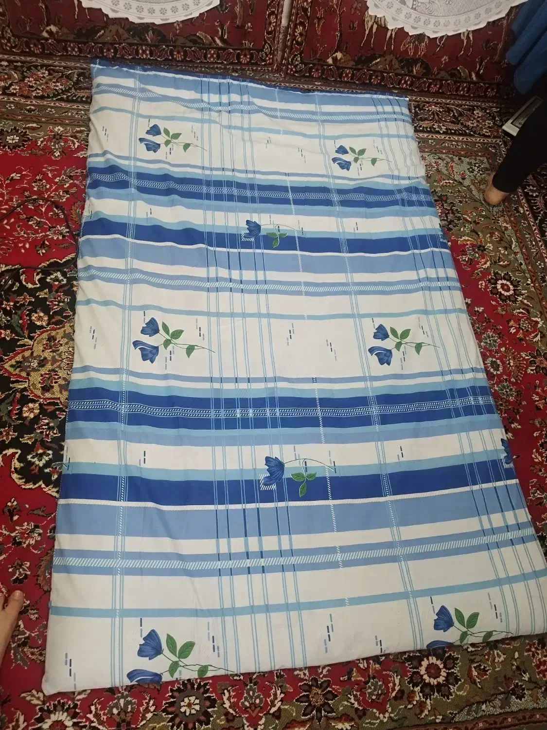 یک عدد تشک دونفره|رختخواب، بالش، پتو|لاهیجان, طالقانی|دیوار