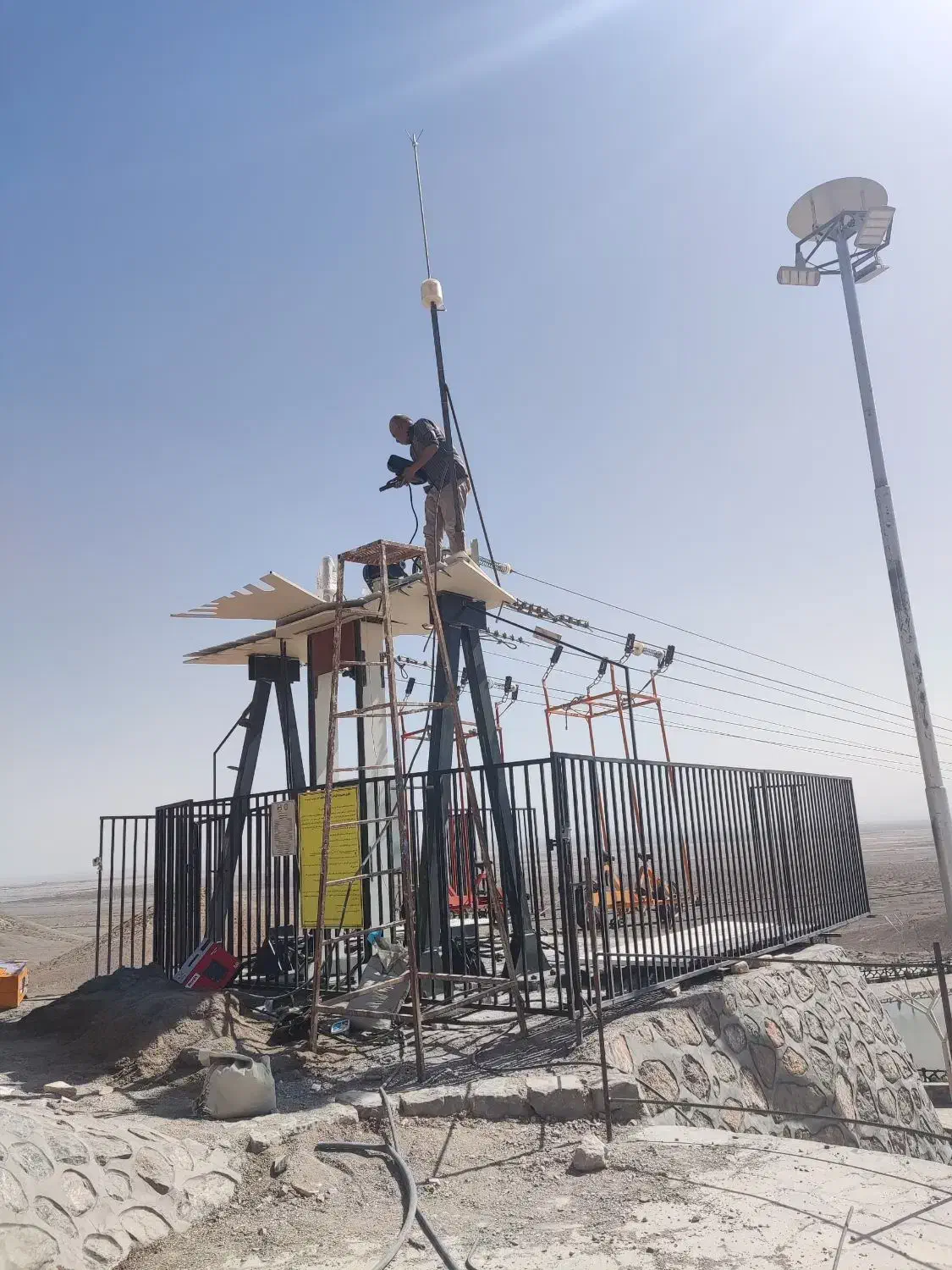 اجرا و تعمیرات تاسیسات برق و آب و جوشکاری|خدمات پیشه و مهارت|یزد, |دیوار