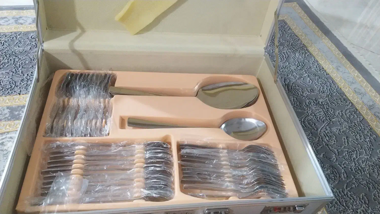 سرویس قاشق چنگال24نفره استیل نو128پارچه،فروش فوری|ظروف سرو و پذیرایی|ملارد, |دیوار