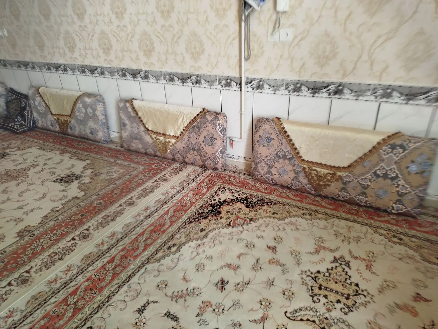 پشتی|پشتی|کوهدشت, |دیوار