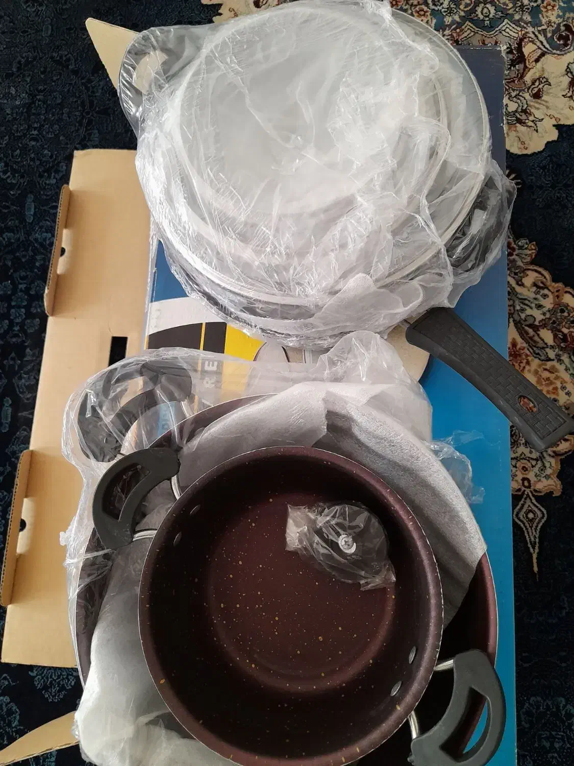 دو سرویس قابلمه|ظروف پخت‌وپز|گالیکش, |دیوار