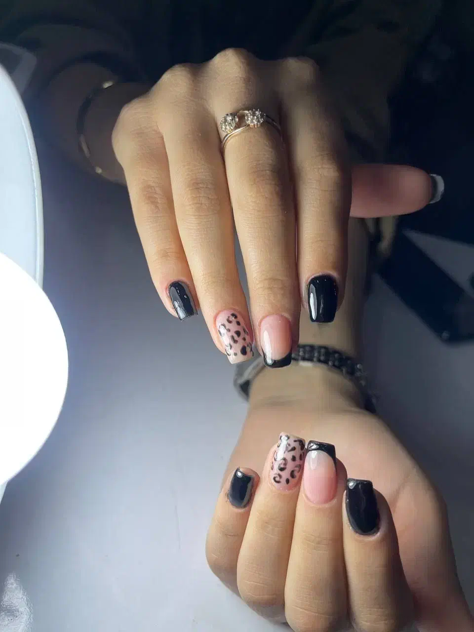 کاشت ناخن|خدمات آرایشگری و زیبایی|تربت جام, بیست متری منبع آب|دیوار