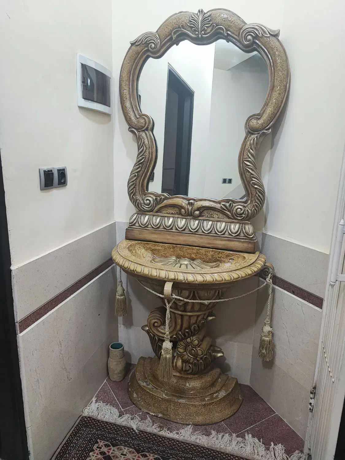 میز کنسول و آینه|بوفه، ویترین، کنسول|کاشان, امیرکبیر|دیوار