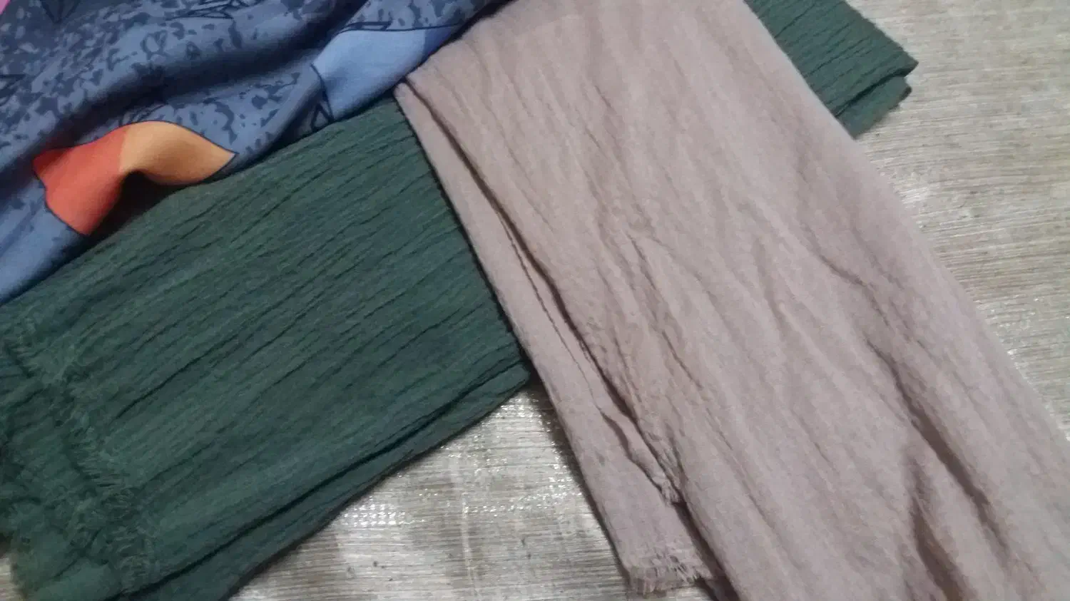 دو عدد شال و یک عدد روسری|لباس|شوشتر, |دیوار