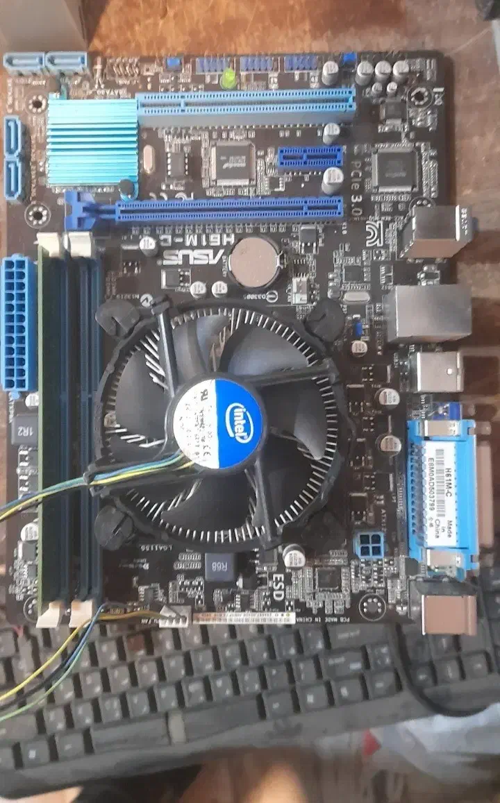 دو عدد مادر برد ایسوس،مدل H61M-C|قطعات و لوازم جانبی رایانه|کرمانشاه, |دیوار