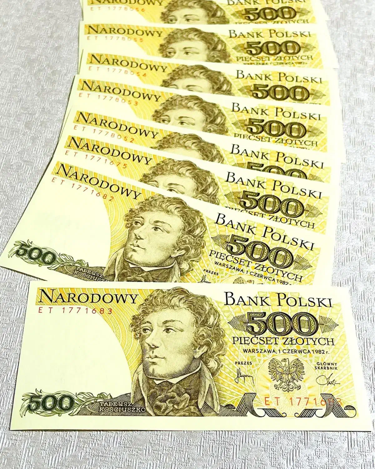 آلبوم|کلکسیون سکه، تمبر، اسکناس|رشت, بازار|دیوار