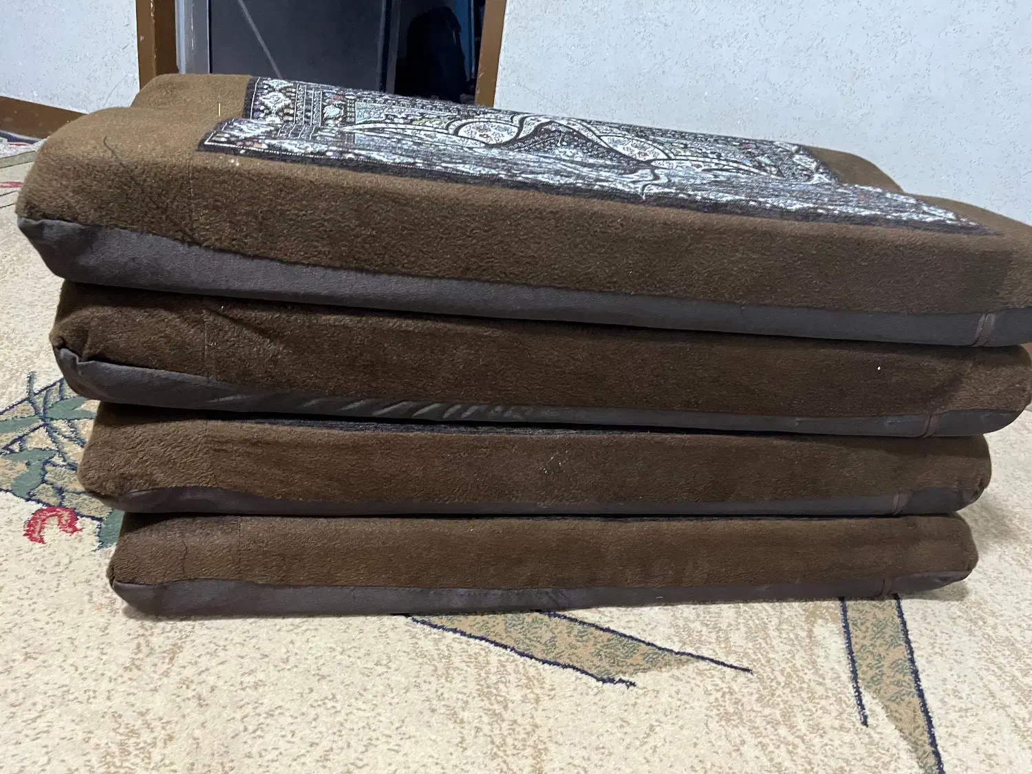 پشتی|پشتی|دهدشت, |دیوار