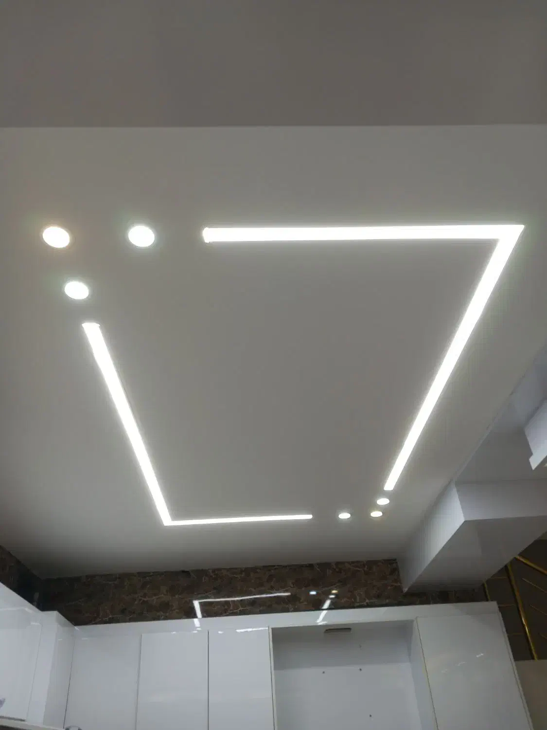 سیم کشی ساختمان|خدمات پیشه و مهارت|مرند, |دیوار