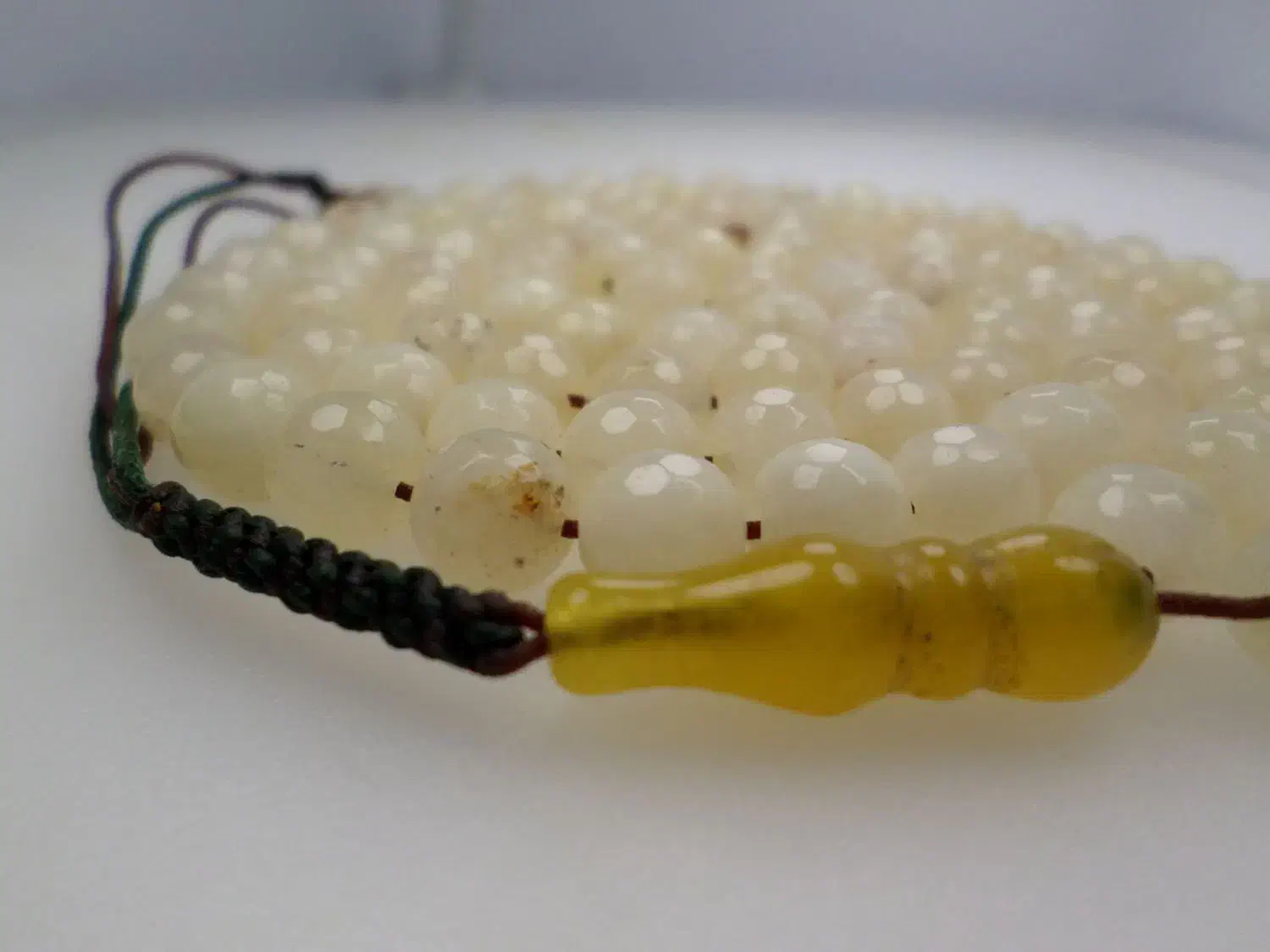 تسبیح  عقیق  ۱۰۱ عددی به رنگ سفید شیری کد۲۸۲|بدلیجات|رشت, گلسار|دیوار