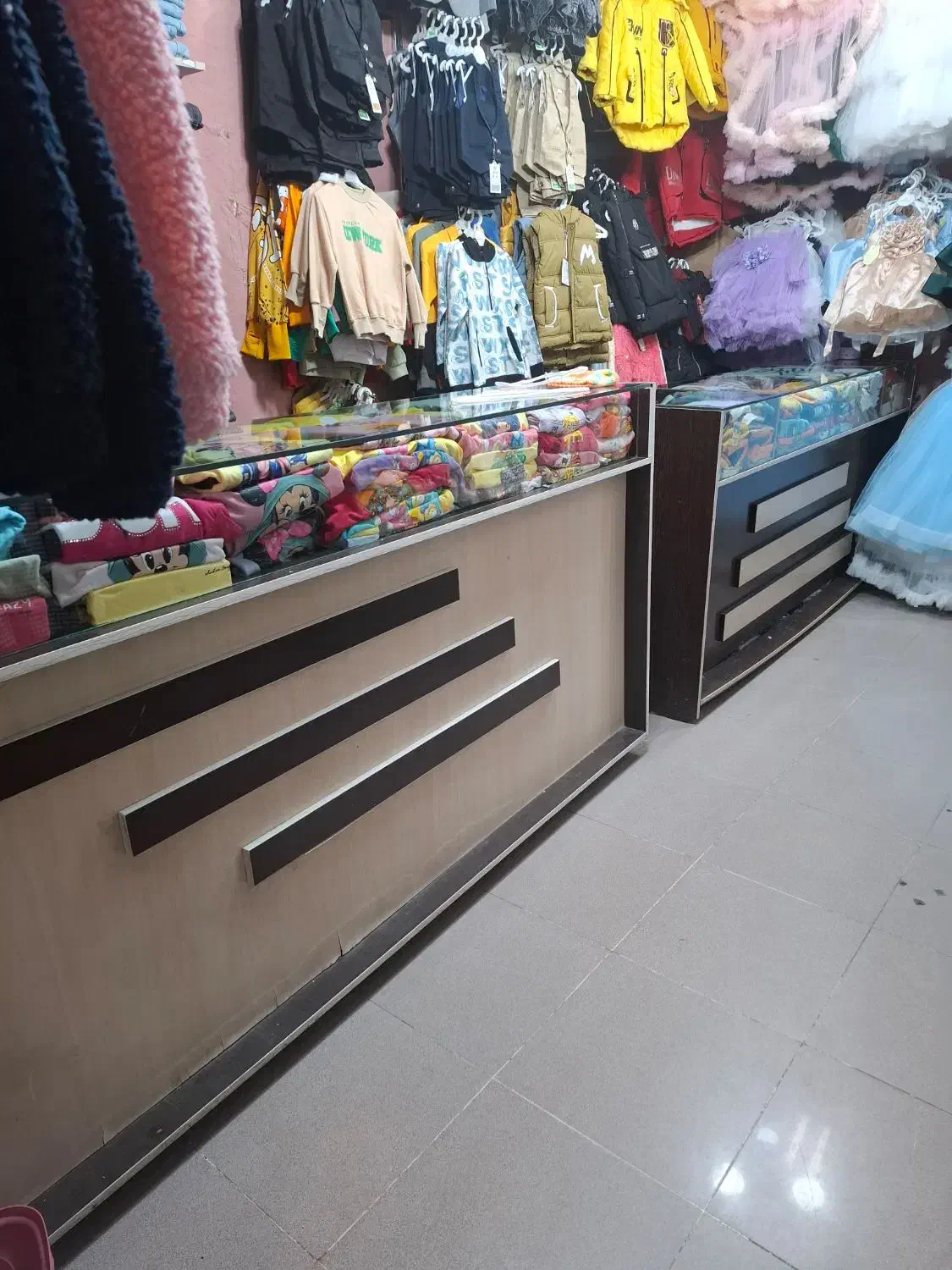 فروش میز ویترین|فروشگاه و مغازه|شهرکرد, |دیوار