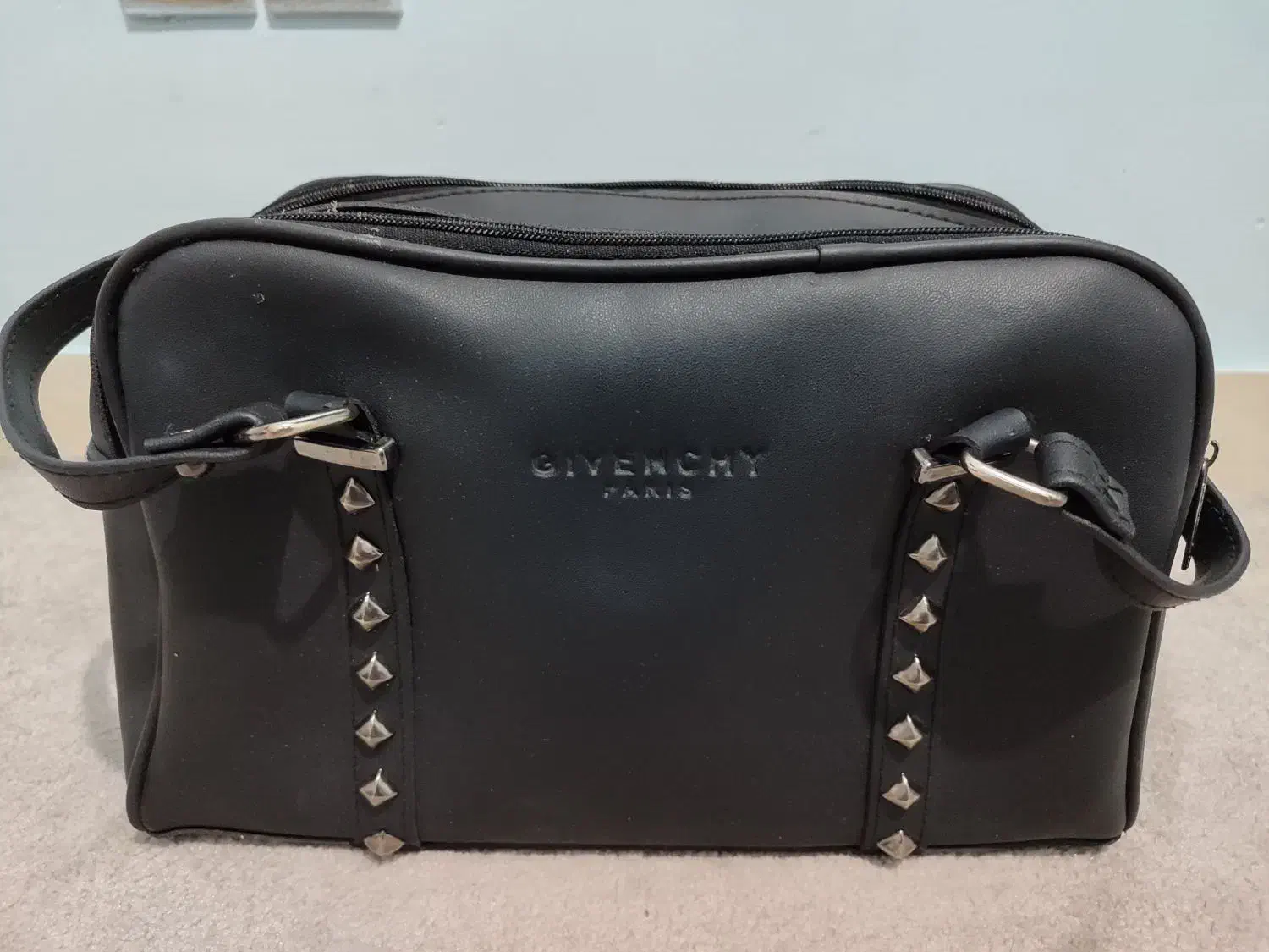 کیف و کفش مجلسی|کیف، کفش، کمربند|پرند, فاز ۳|دیوار