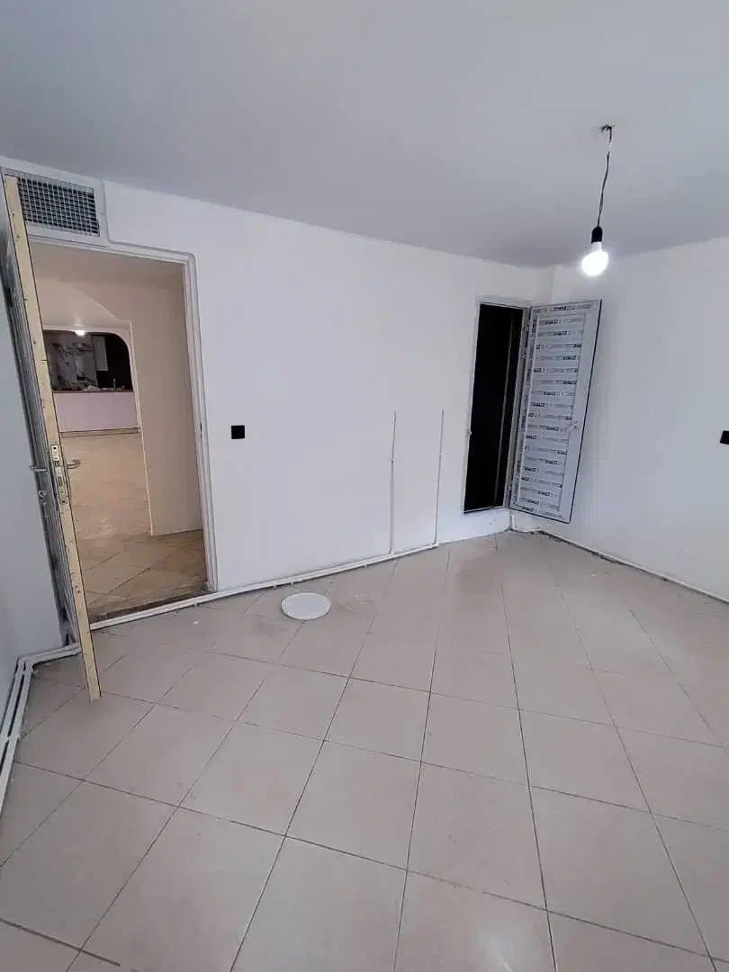 ۱۴۰ متر/ ۳ پارکینگ / موقعیت اداری / مسکونی / مخبری