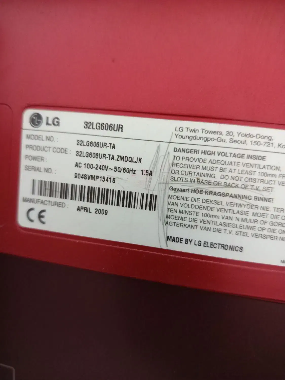 تلویزیون ال سی دی ۳۲اینچ همراه با میز|تلویزیون و پروژکتور|برازجان, |دیوار