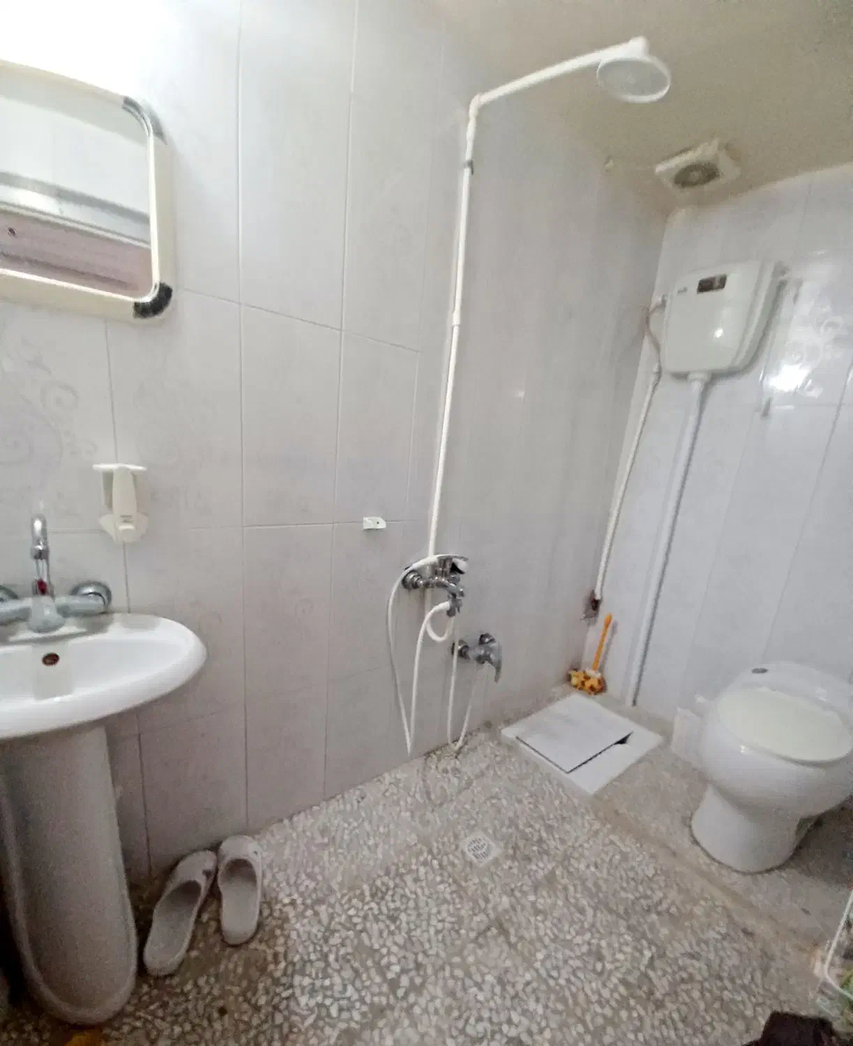 توالت فرنگی و سیفون ایستاده.دوش .روشویی|لوازم سرویس بهداشتی|قم, طلاب غیر ایرانی|دیوار