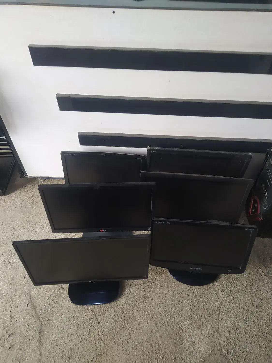 انواع مانیتور 17 و 19 و 22 اینچ سالم و به شرط|قطعات و لوازم جانبی رایانه|ساری, |دیوار