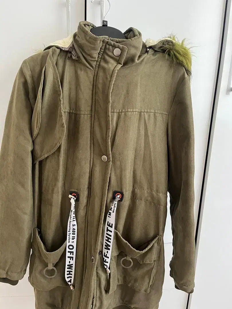 کاپشن|لباس|سلماس, |دیوار