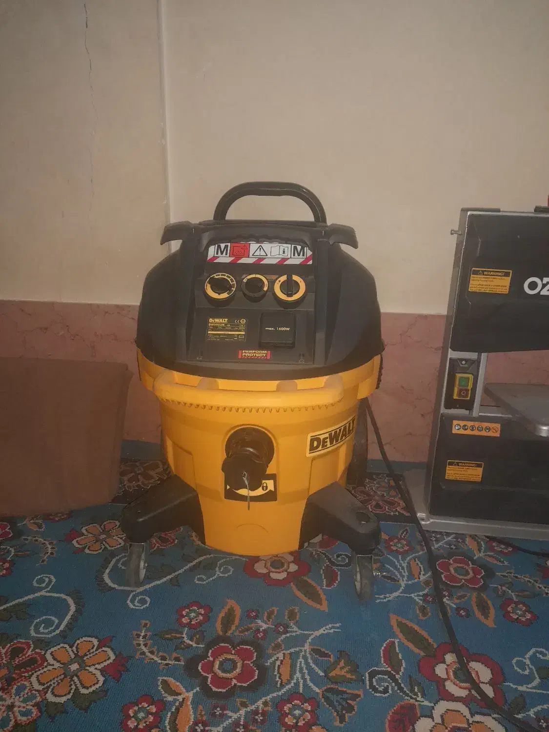 جارو صنعتی دیوالت|جاروبرقی، جارو شارژی، بخارشو|مشهد, کارمندان دوم|دیوار