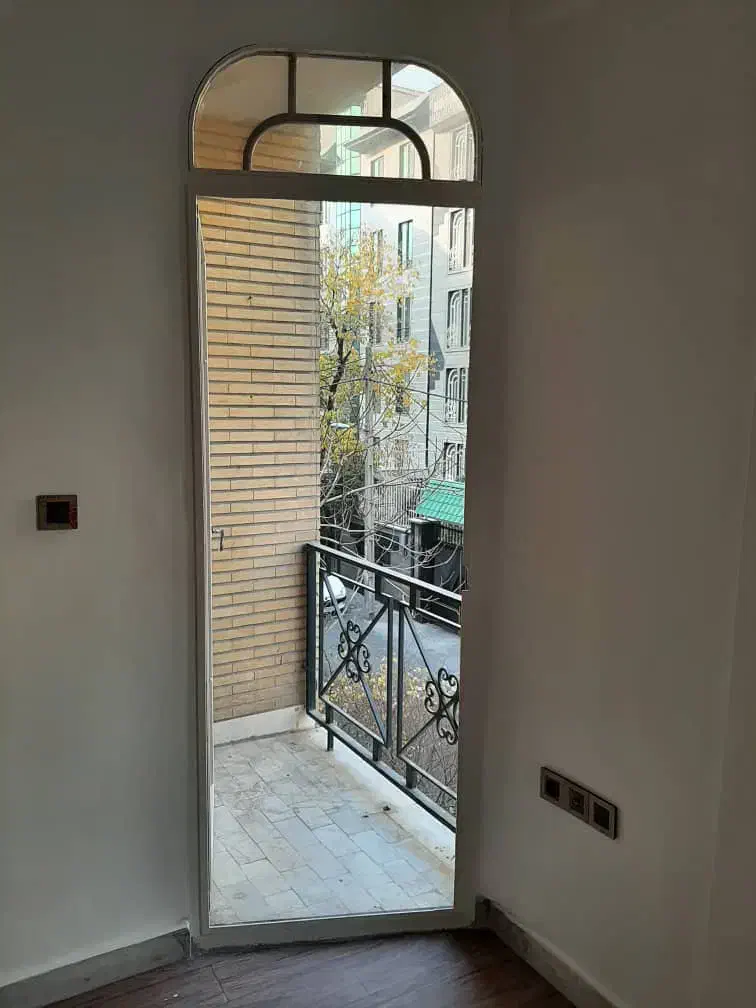 میدان صدم ۵۵ متر پارکینگ و انباری طبقه اول