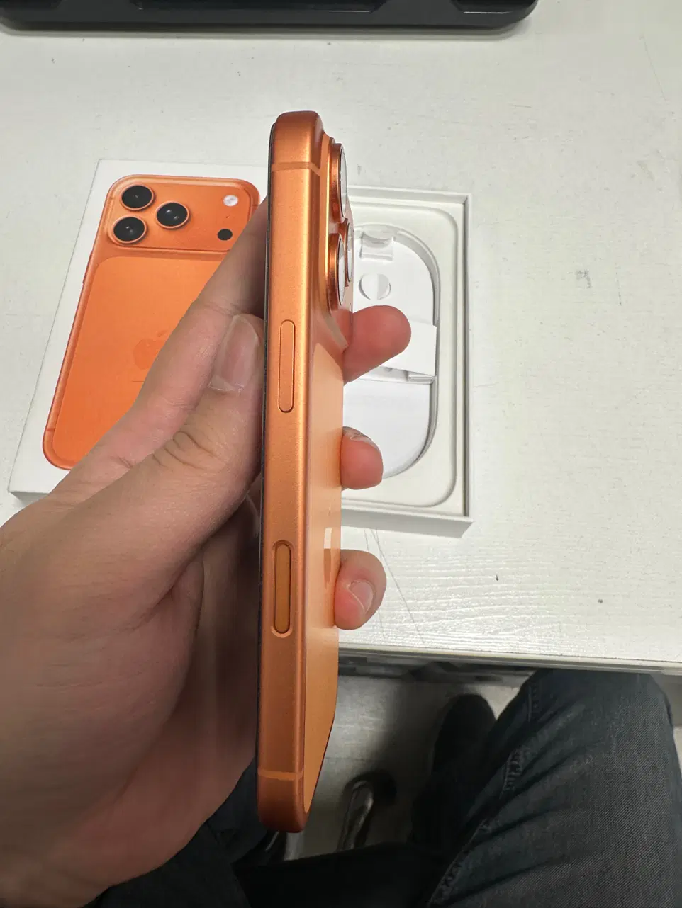 17 pro orange|موبایل|تهران, درختی|دیوار