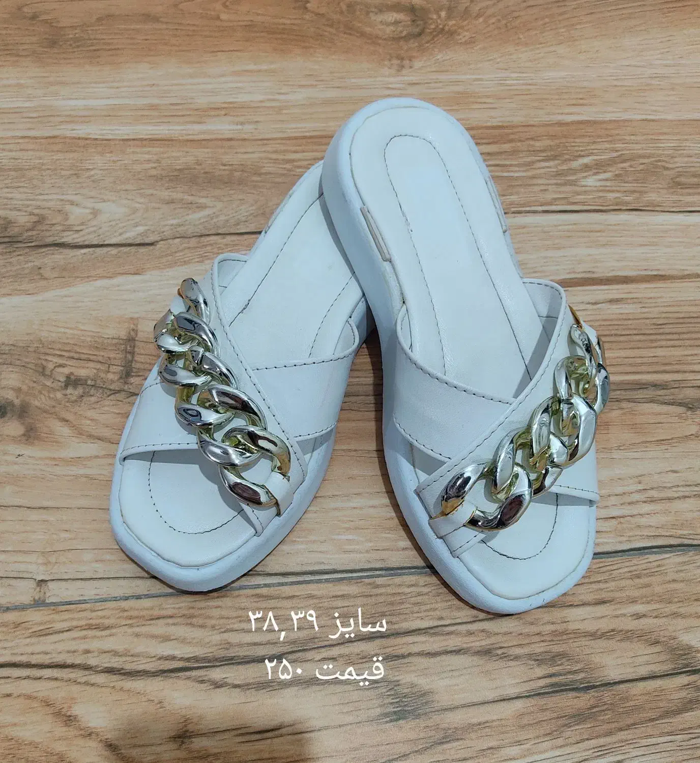 کتانی و کفش مجلسی و بچگانه|کیف، کفش، کمربند|میانه, |دیوار