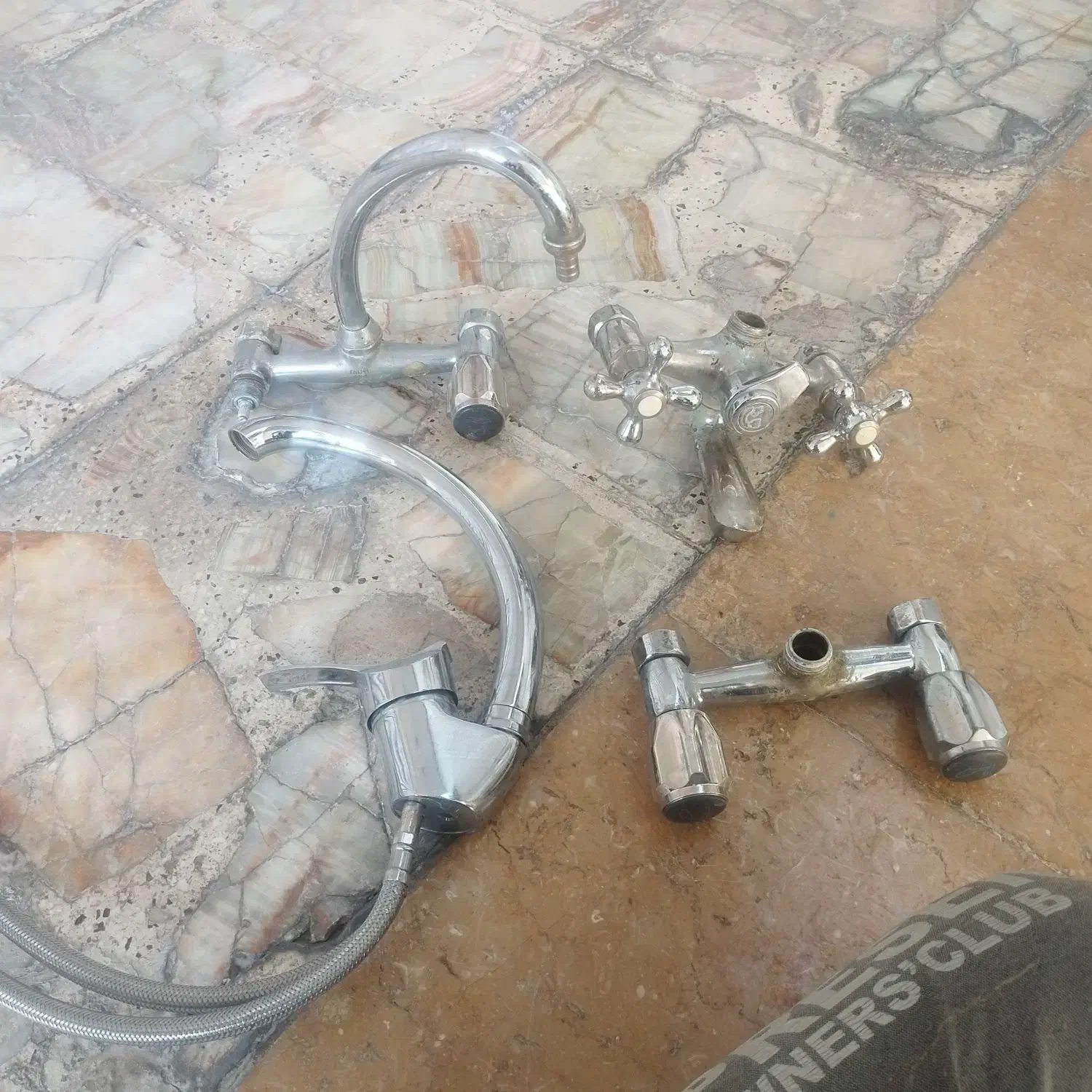 فروش روشویی با شیر و شیرآلات حمام و ظرفشویی|لوازم سرویس بهداشتی|مرودشت, دولت آباد|دیوار