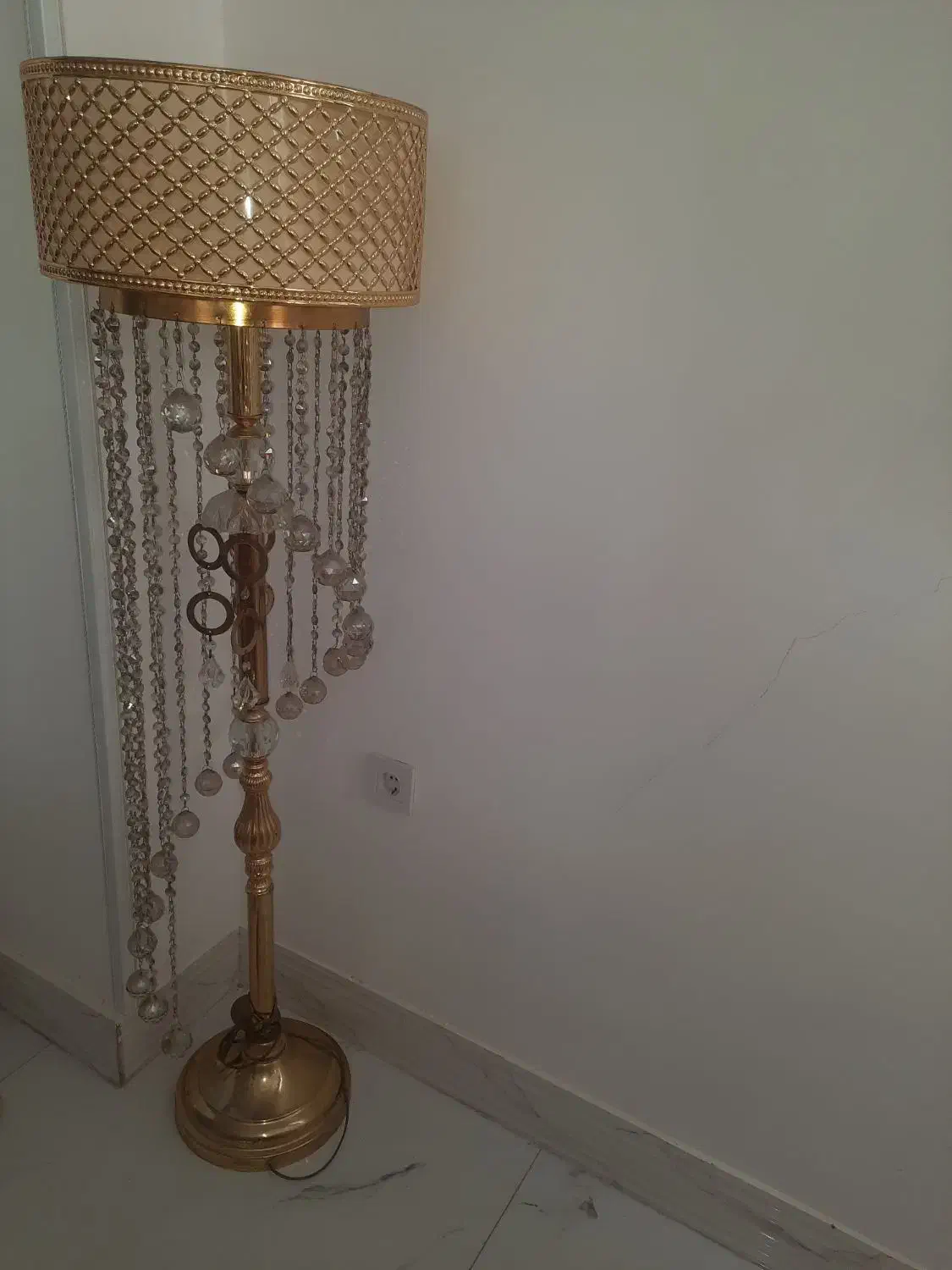 کنارسالنی|چراغ خواب و آباژور|پیشوا, |دیوار