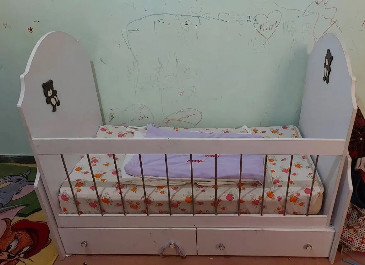 تخت کودک|تخت و صندلی بچه|شیراز, گلشن|دیوار