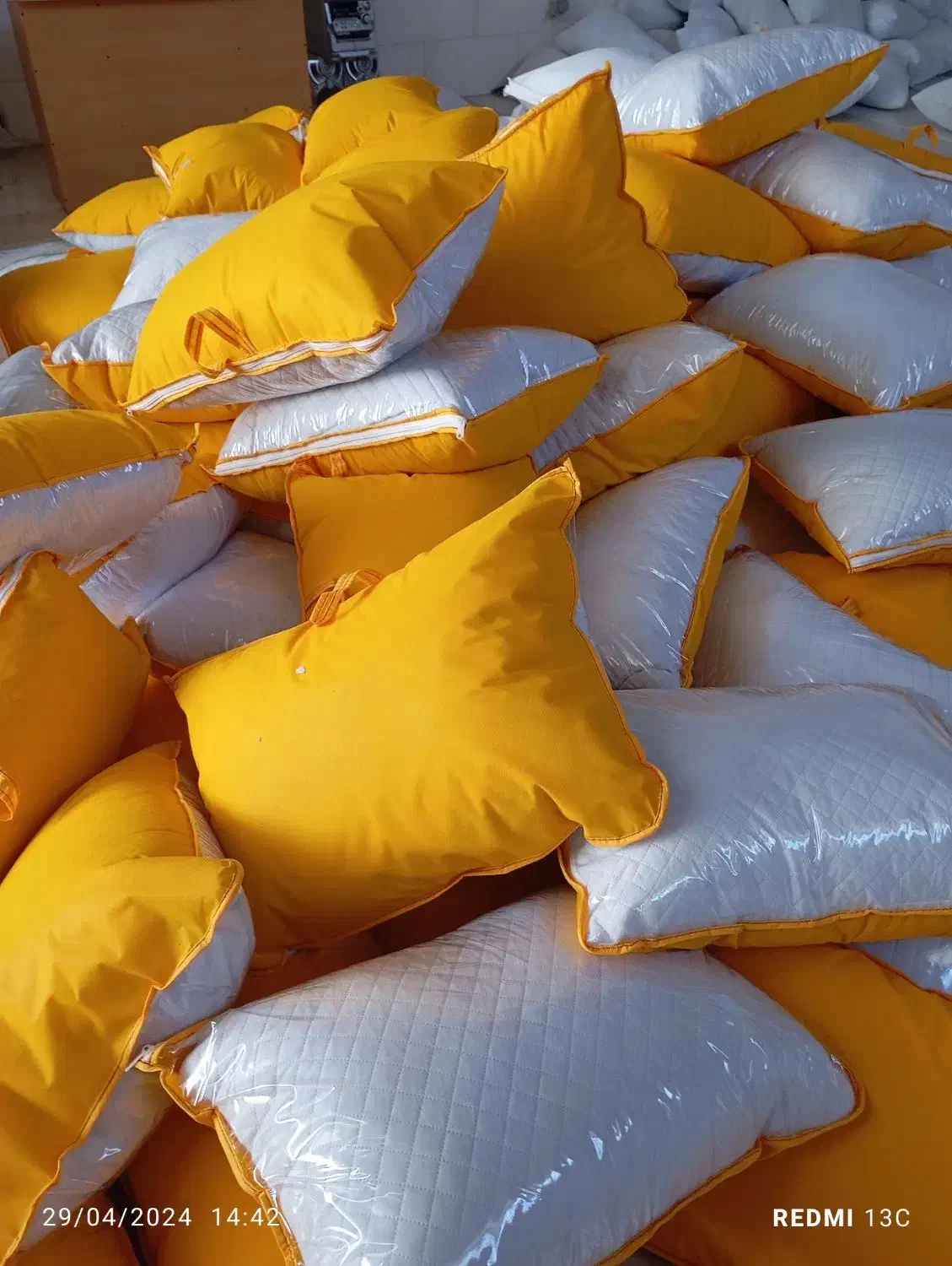 کارگرساده|رختخواب، بالش، پتو|خمینی‌شهر, |دیوار