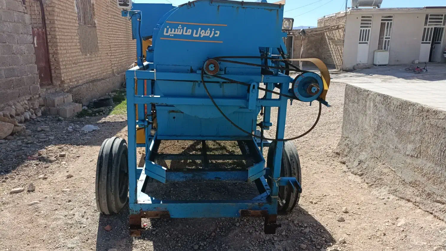 خرمنکوب و شمشیری «تیغ»در حومه پارس آباد|ماشینآلات صنعتی|پارسآباد, |دیوار